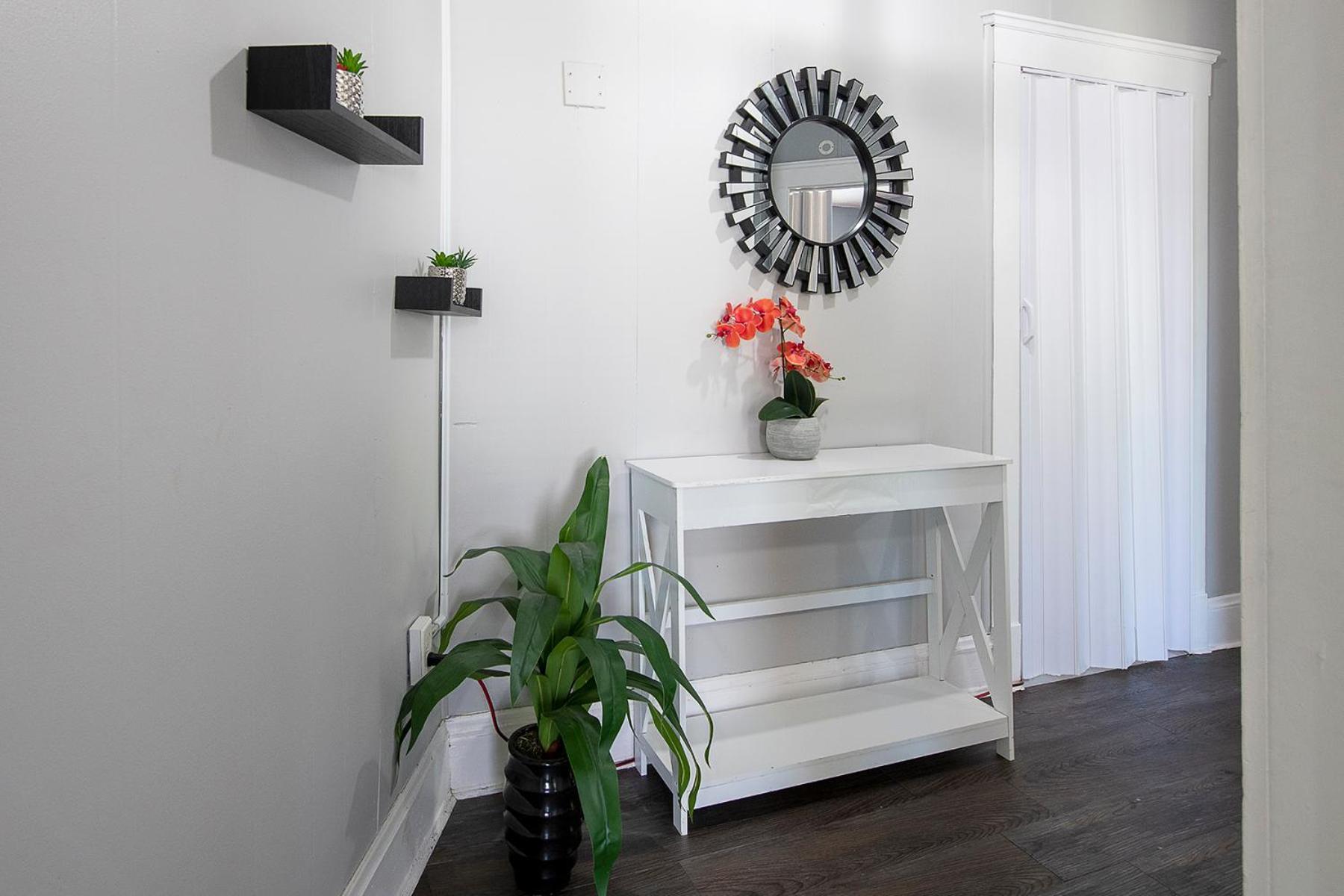 The Rubi Lounge: Modern Brooklyn Escape with Parking & High-Speed Wi-Fi Villa Cleveland Room photo